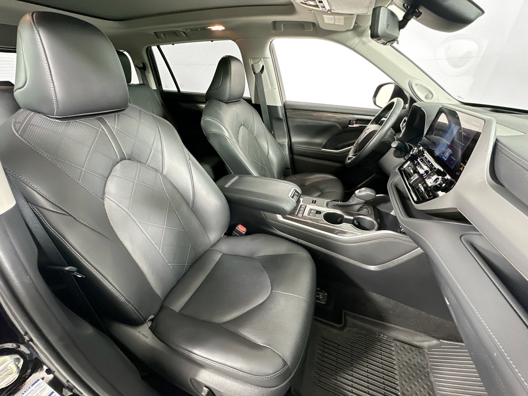 Used 2020 Toyota Highlander Limited Platinum image 31