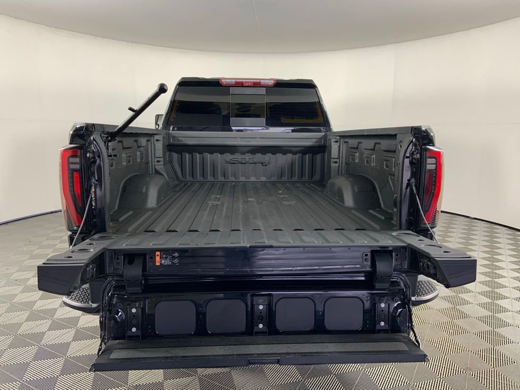 Used 2024 GMC Sierra 2500 AT4 w/ AT4 Premium Plus Package AWD/4WD image 11