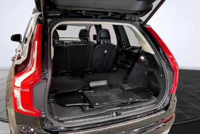 Used 2020 Volvo XC90 T8 Momentum w/ Protection Package Premier AWD/4WD image 6