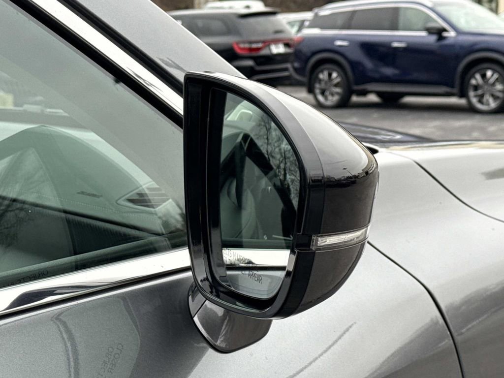 Used 2022 INFINITI QX60 Sensory w/ Cargo Package image 28