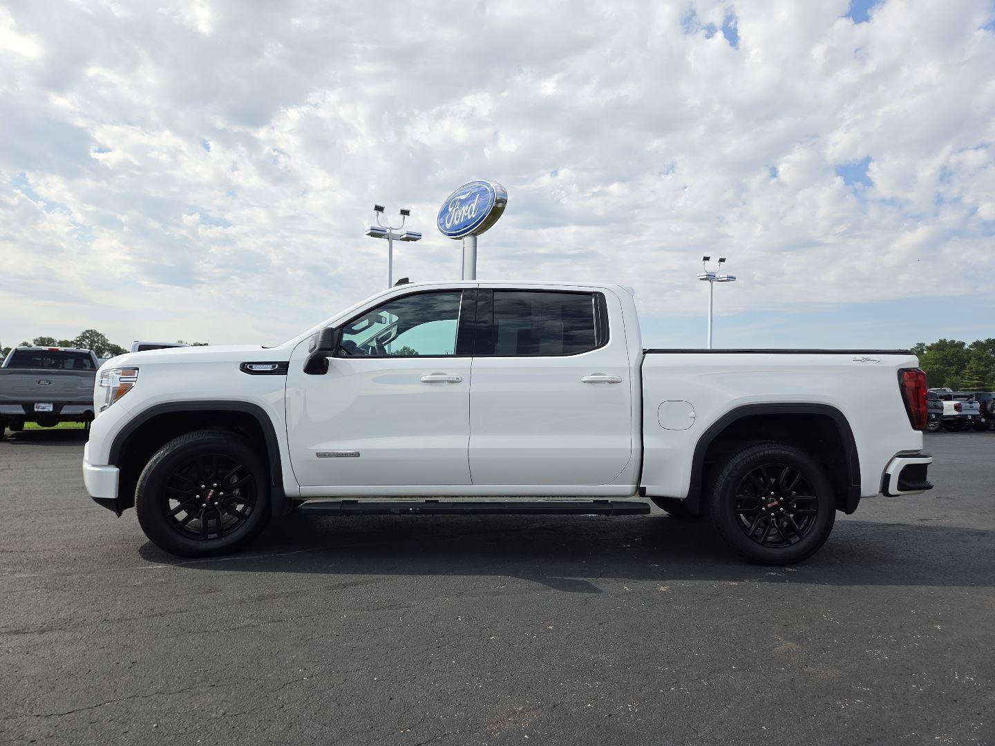 Used 2022 GMC Sierra 1500 Elevation w/ LPO, Elevation Black Package AWD/4WD image 12