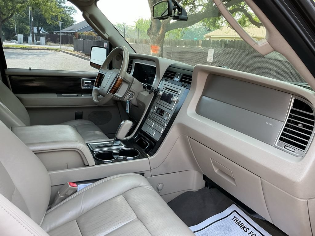 Used 2007 Lincoln Navigator 4WD image 25
