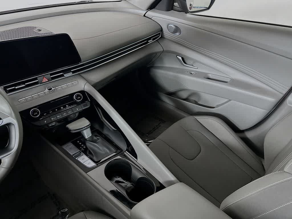 Used 2023 Hyundai Elantra SEL w/ Convenience Package FWD image 11