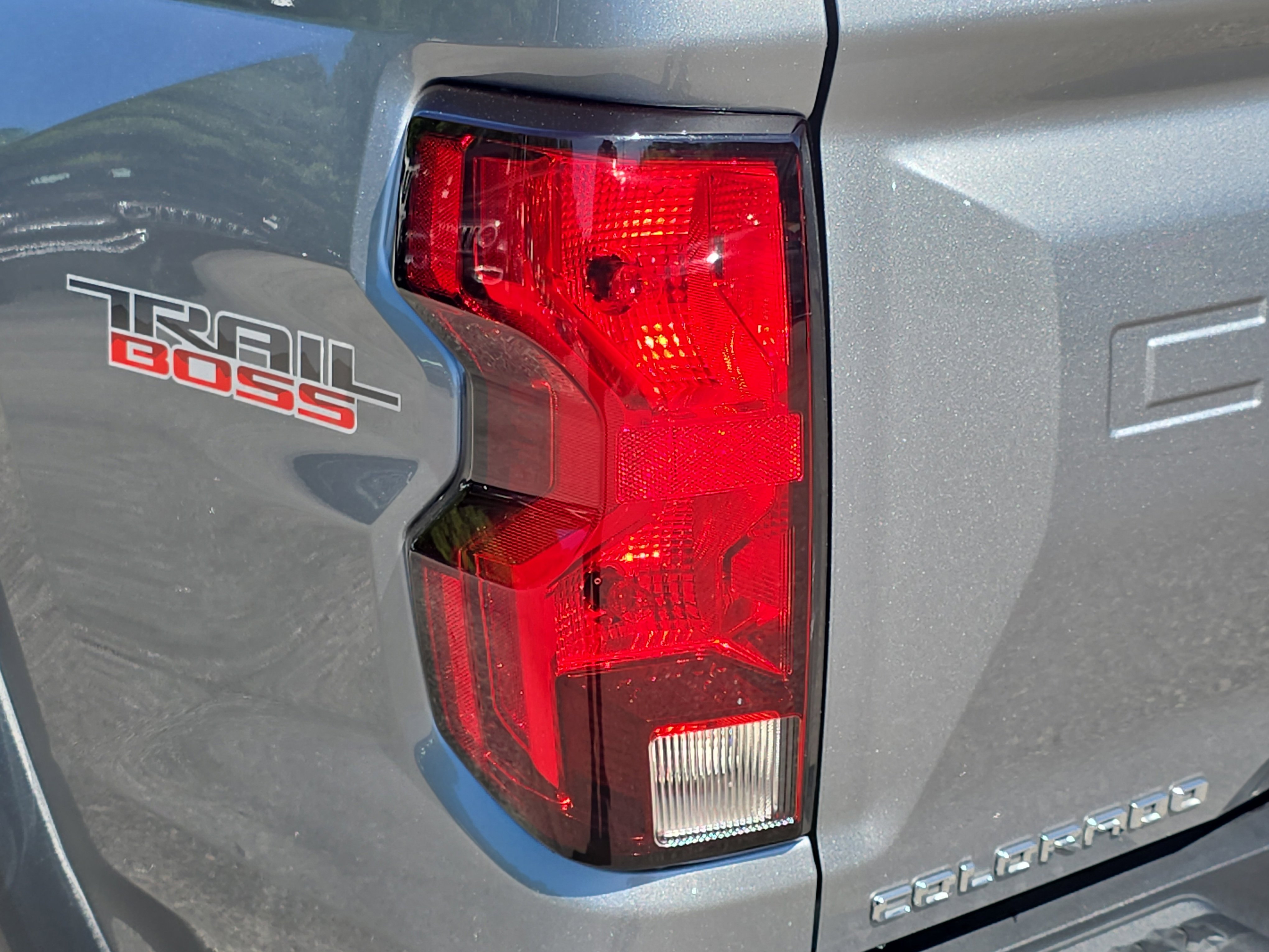 Used 2023 Chevrolet Colorado Trail Boss w/ Technology Package AWD/4WD image 34