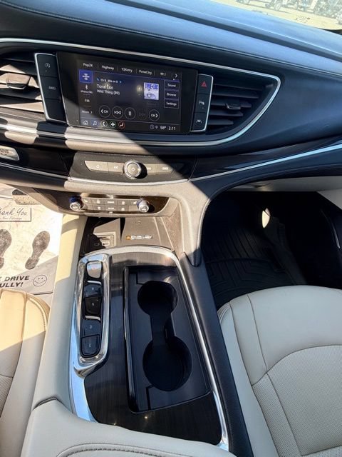 Used 2023 Buick Enclave Essence AWD/4WD image 13