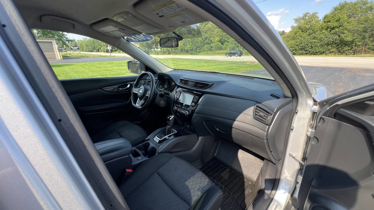 Used 2018 Nissan Rogue SV w/ Premium Package image 26