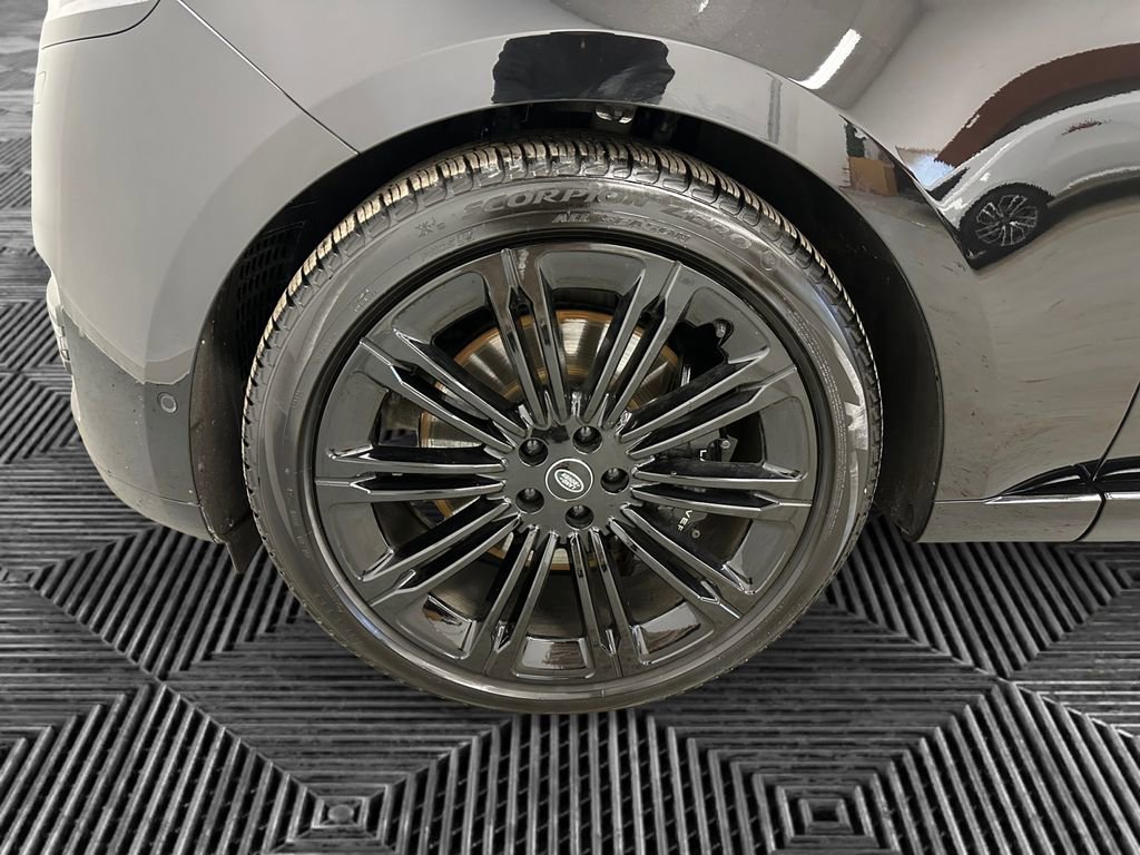 Used 2024 Land Rover Range Rover Long Wheelbase SE image 14