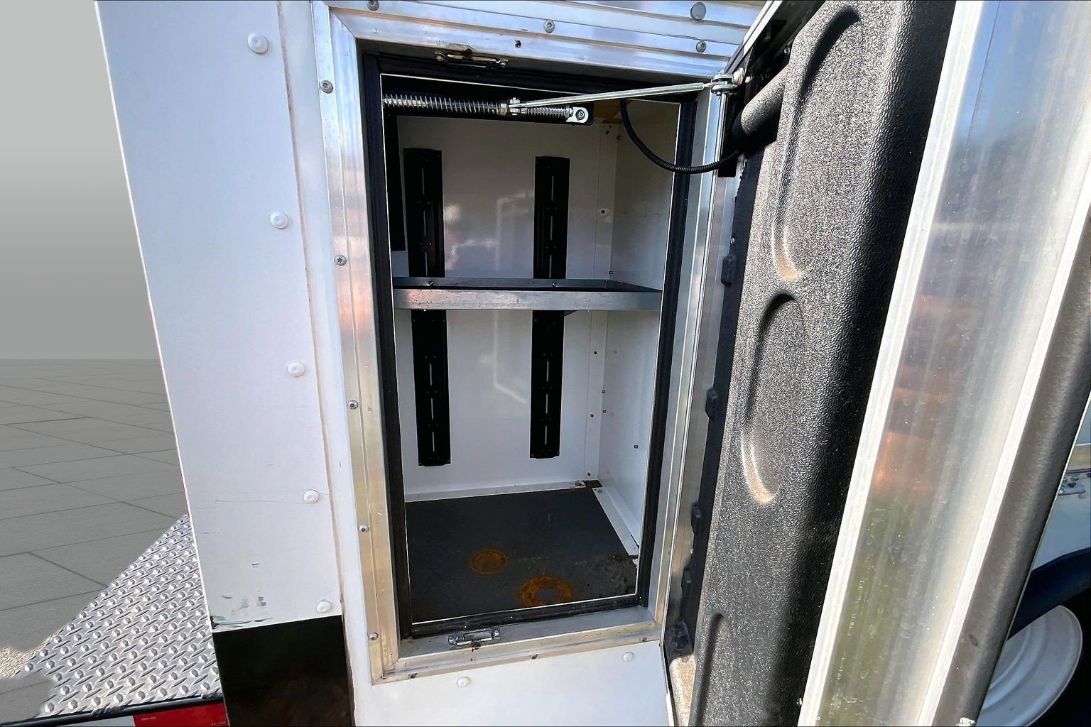 Used 2024 Isuzu NPR RWD image 5