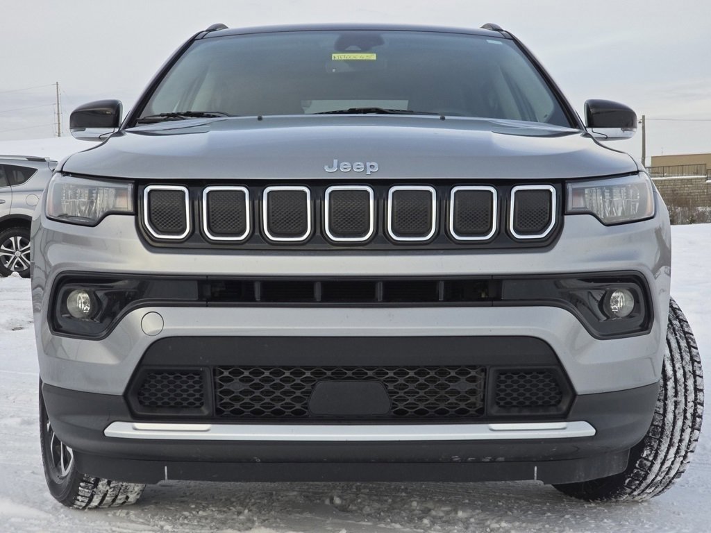 Used 2022 Jeep Compass Limited image 3