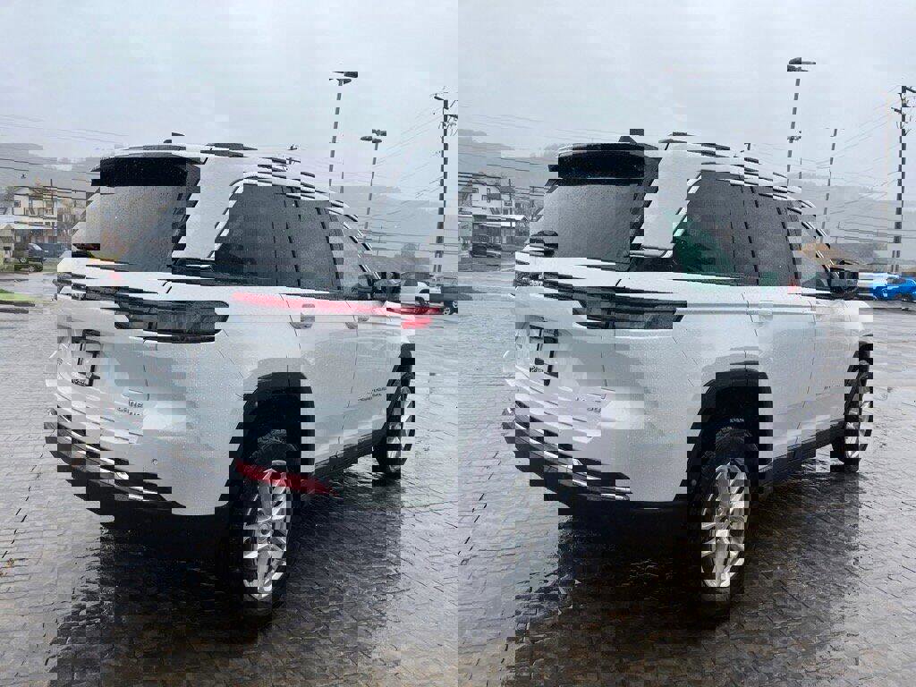 New 2025 Jeep Grand Cherokee Laredo X image 6