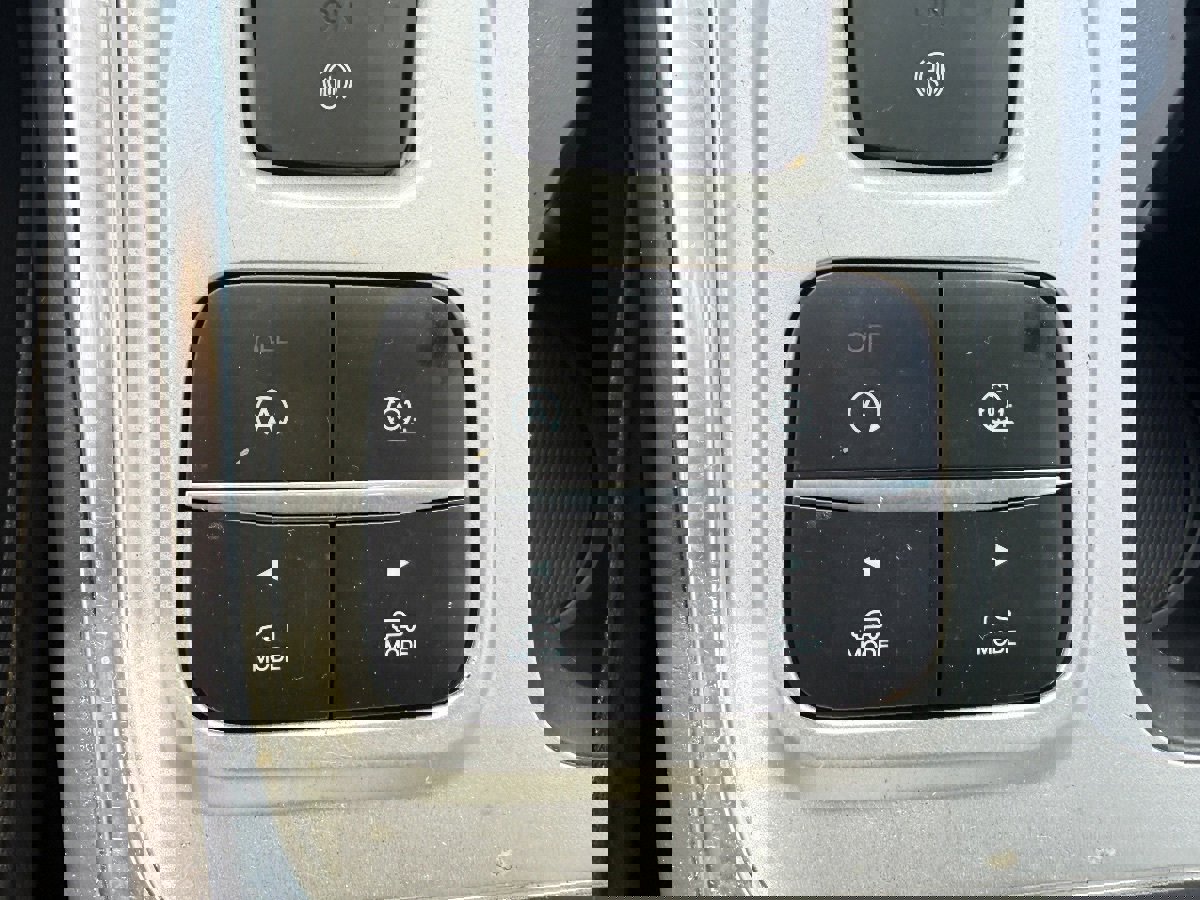 Used 2024 Ford Explorer XLT w/ Equipment Group 202A image 30