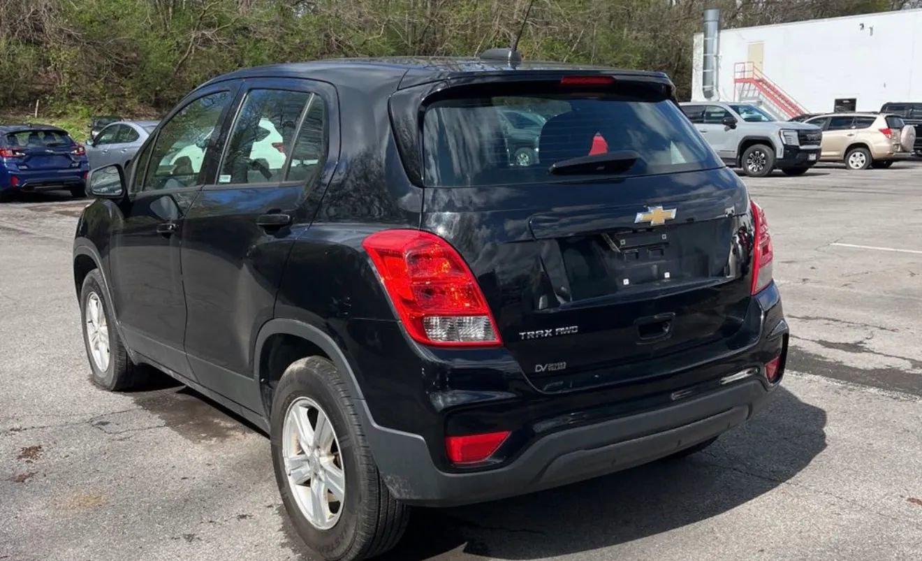 Used 2018 Chevrolet Trax LS AWD/4WD image 2