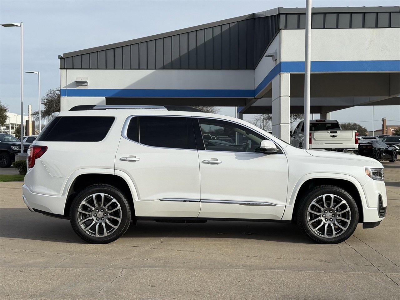 Used 2023 GMC Acadia Denali w/ Denali Ultimate Package image 3