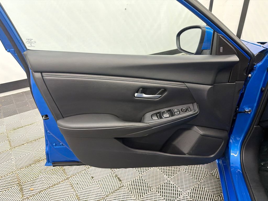 Used 2025 Nissan Sentra SV FWD image 10