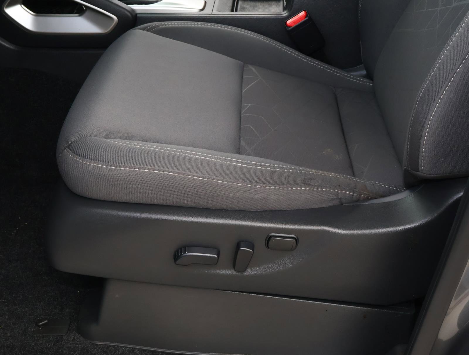 Used 2025 Nissan Frontier SV image 15