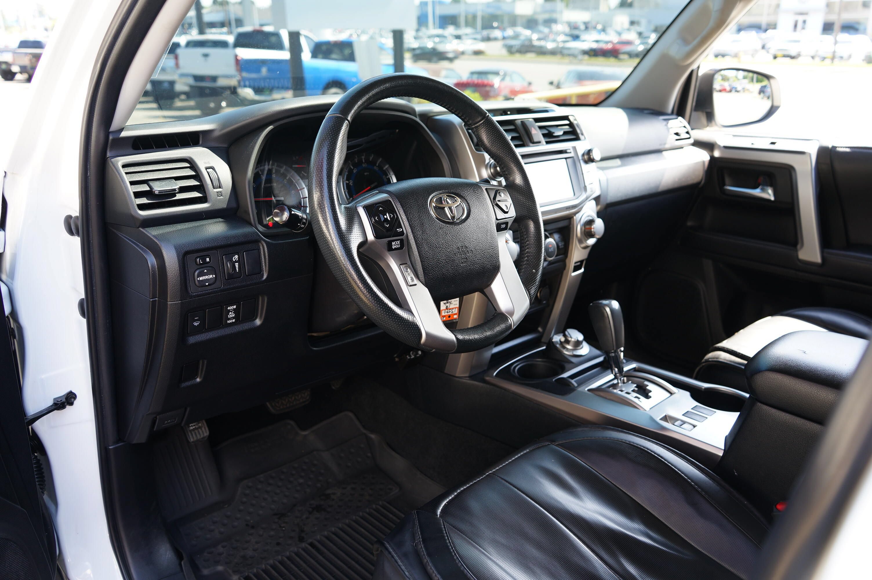 Used 2018 Toyota 4Runner SR5 AWD/4WD image 12