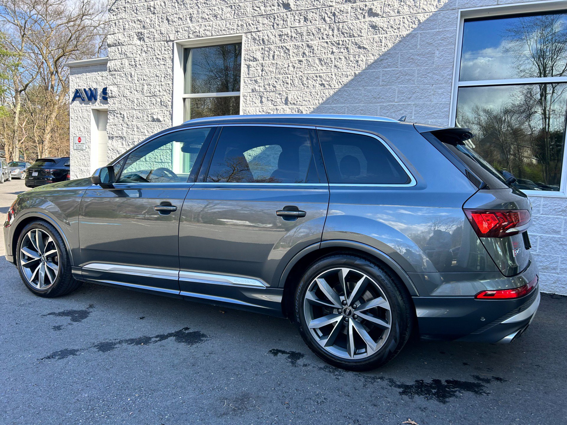 Used 2021 Audi SQ7 Premium Plus w/ Driver Assistance Package image 7