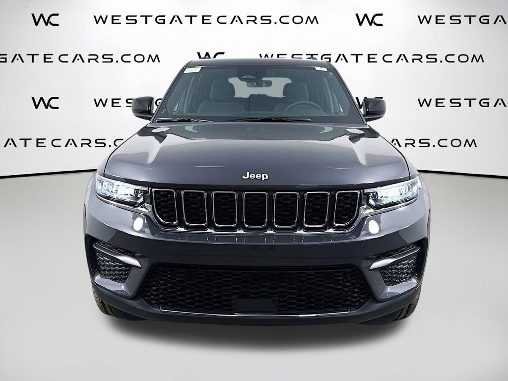 New 2025 Jeep Grand Cherokee Laredo image 4