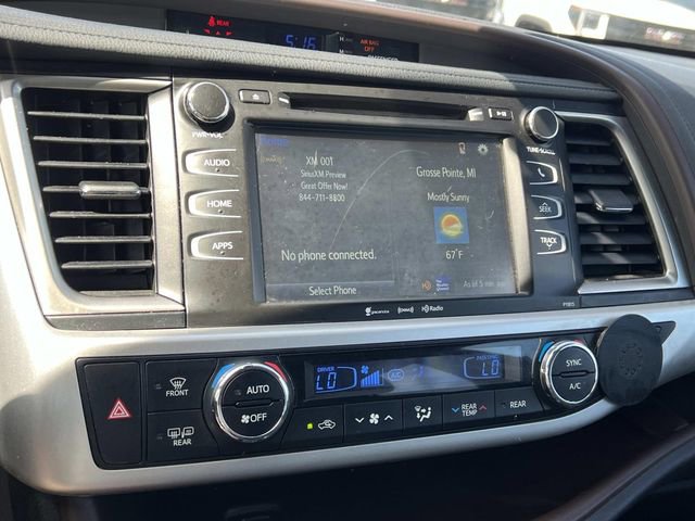 Used 2019 Toyota Highlander Plus AWD/4WD image 22