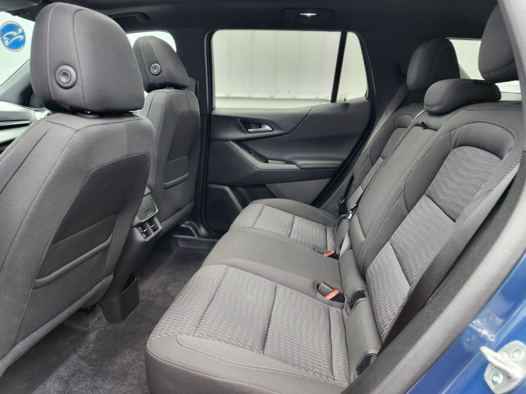 Used 2025 Chevrolet Equinox LT w/ Safety and Technology Package image 14