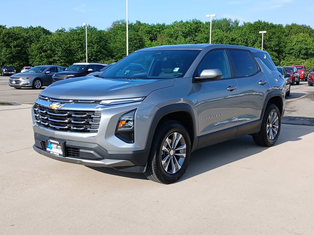 Used 2026 Chevrolet Equinox LT AWD/4WD image 3