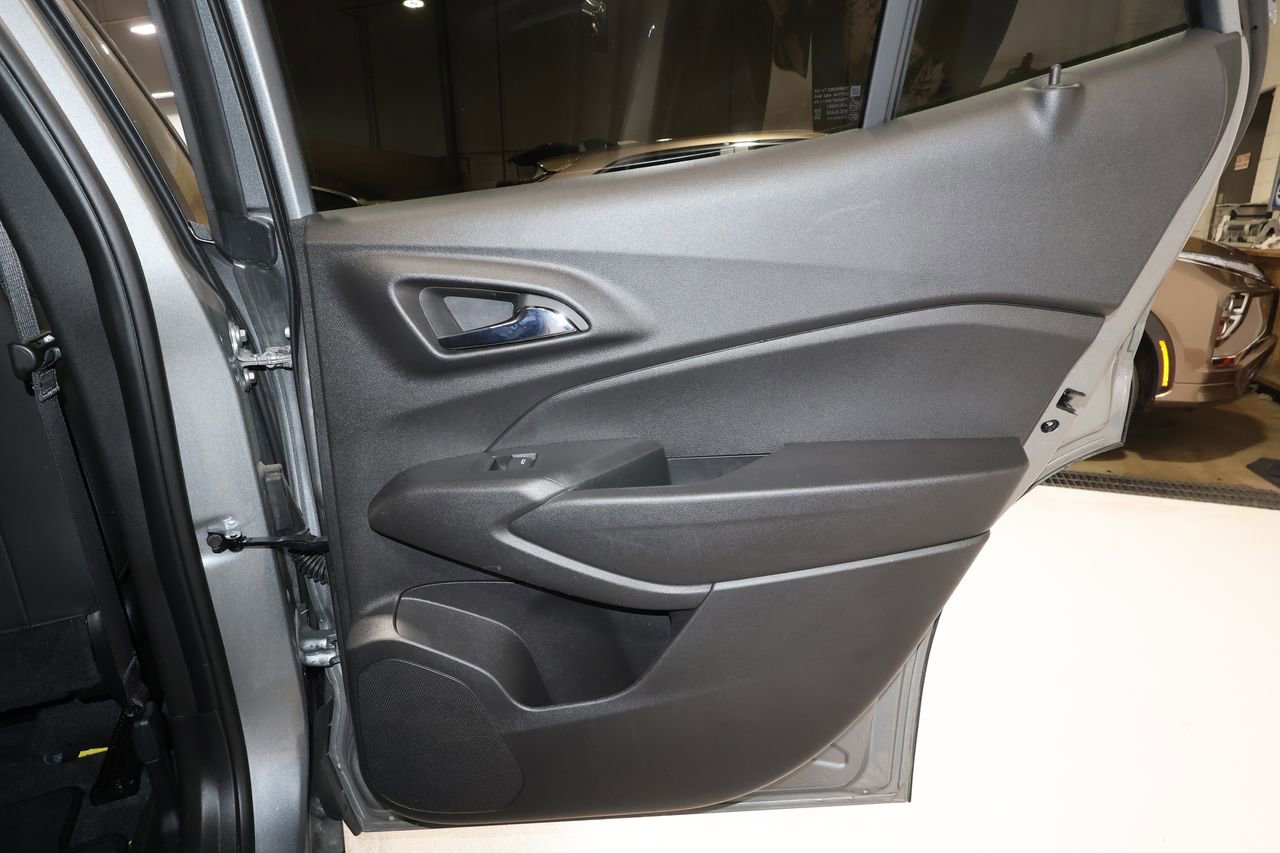 Certified 2025 Chevrolet Trax LT image 19