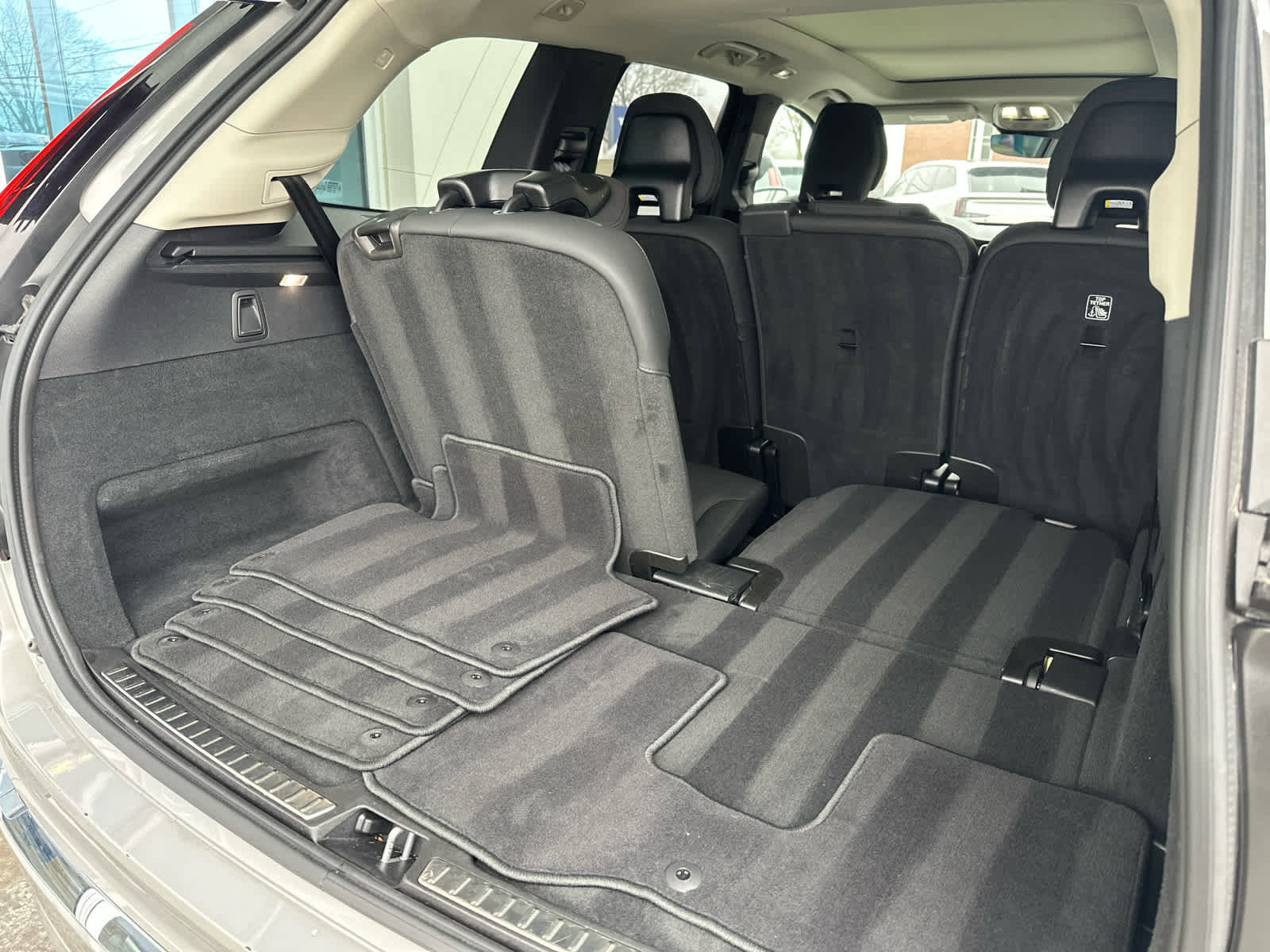 Certified 2025 Volvo XC90 B6 Plus image 13