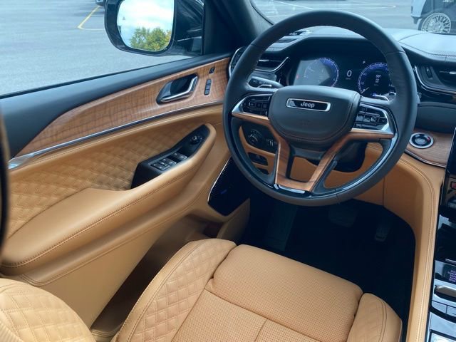 New 2025 Jeep Grand Cherokee Summit AWD/4WD image 35
