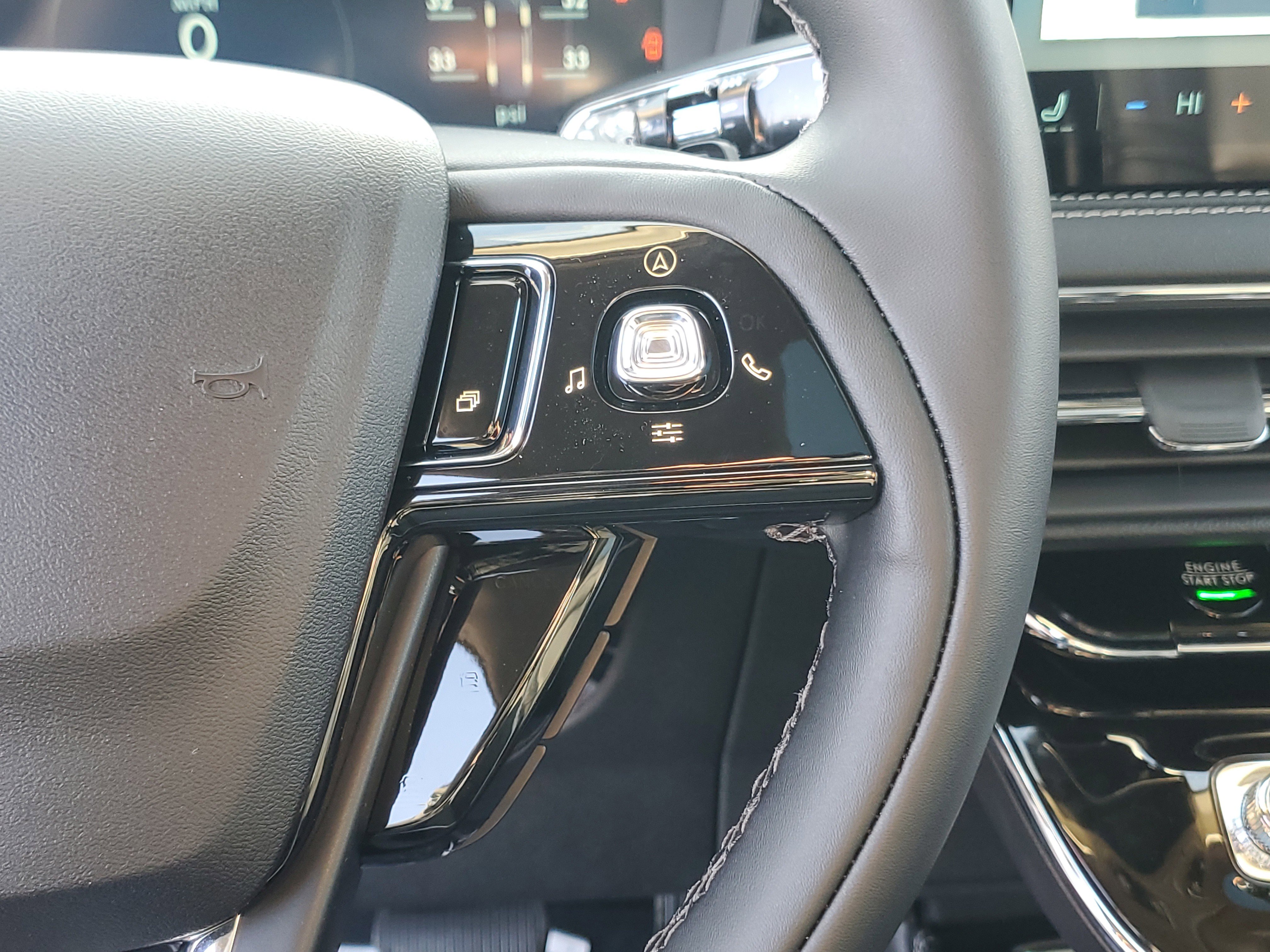 New 2026 Lincoln Corsair Premiere image 18