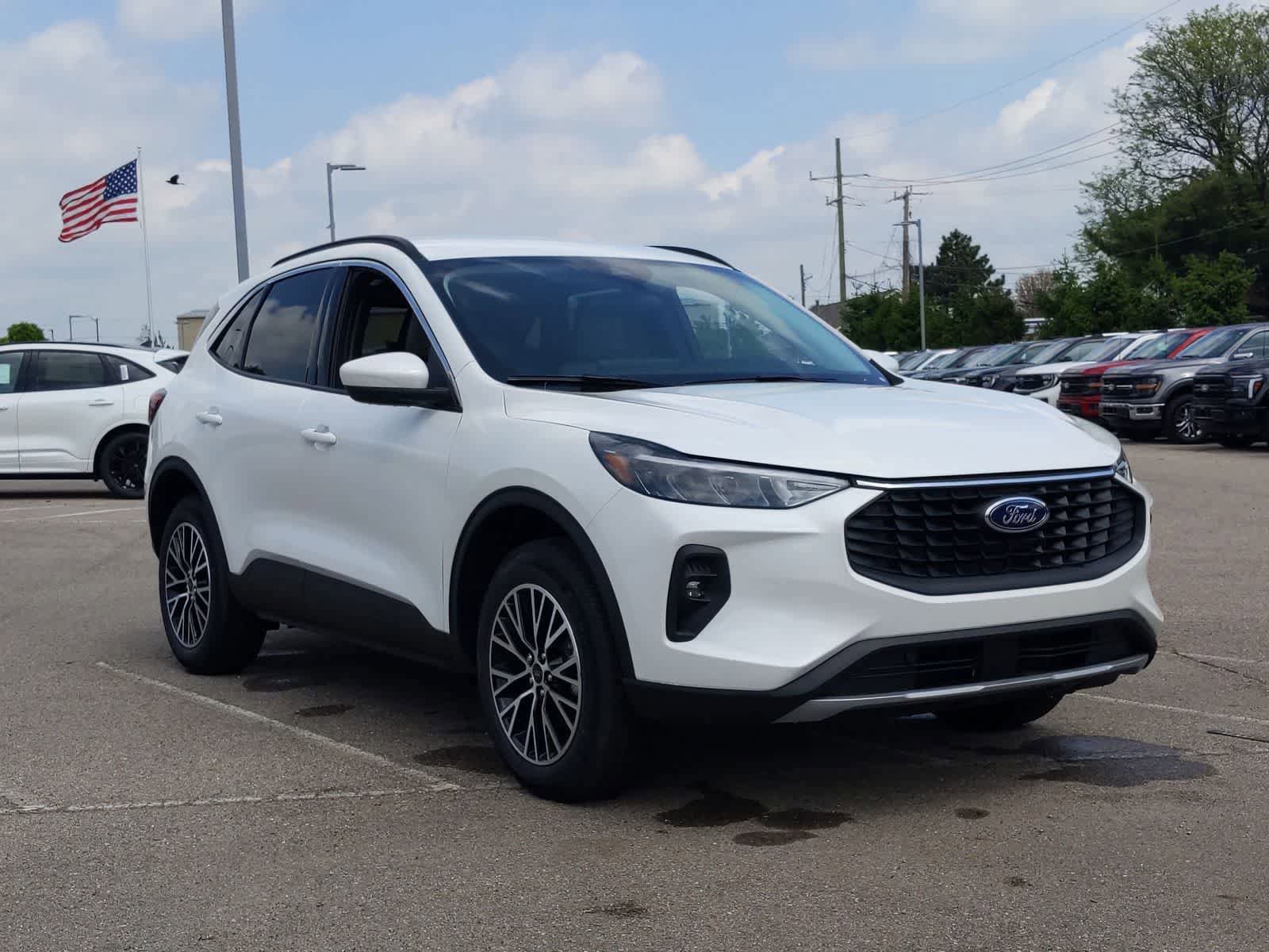 New 2024 Ford Escape SE FWD image 2