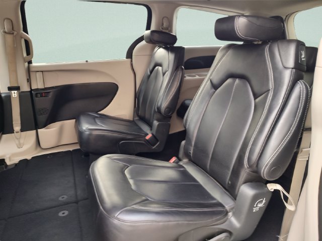 Used 2023 Chrysler Pacifica Touring-L FWD image 29