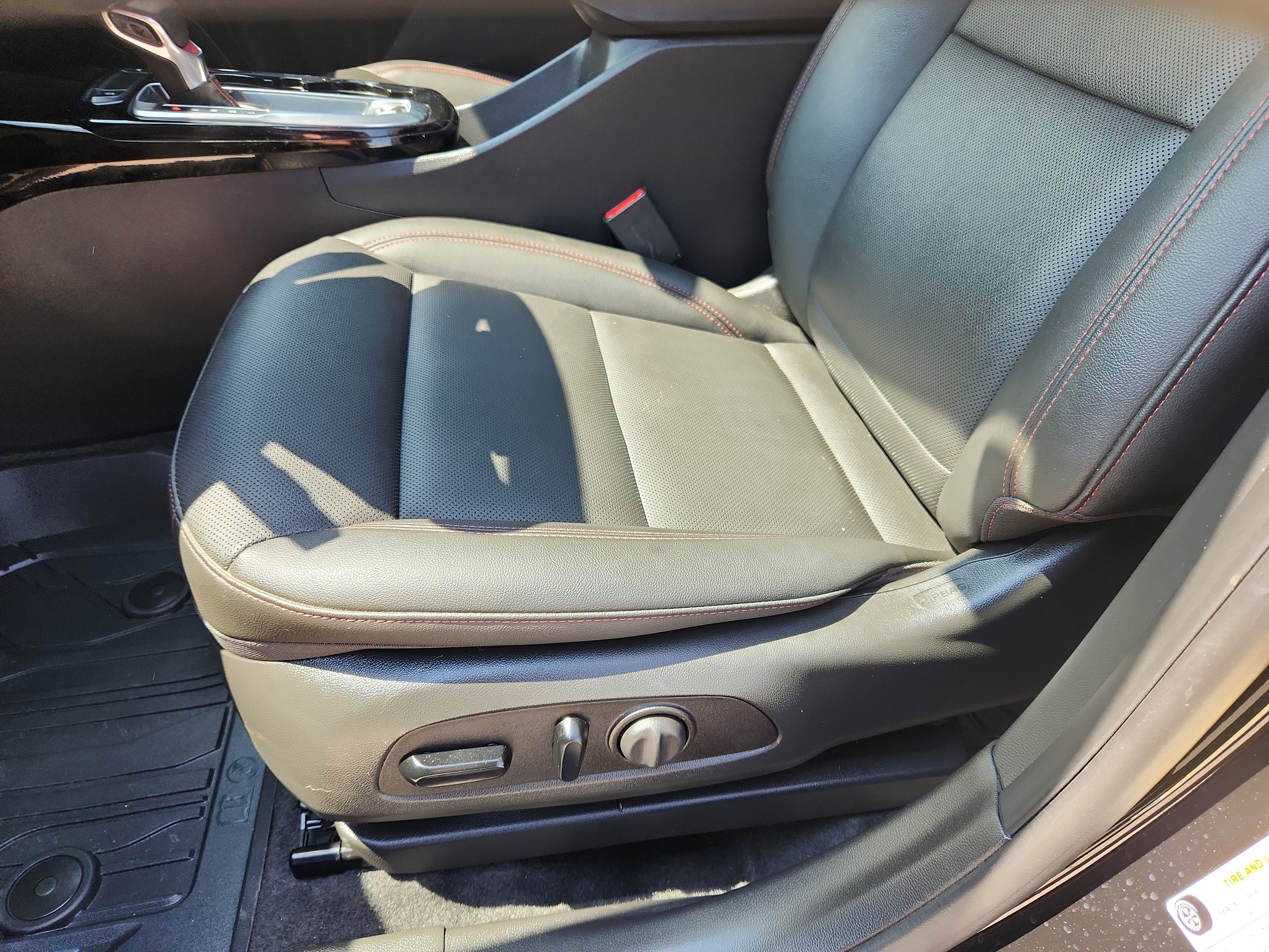 Used 2025 Chevrolet Trax RS w/ Sunroof Package FWD image 23