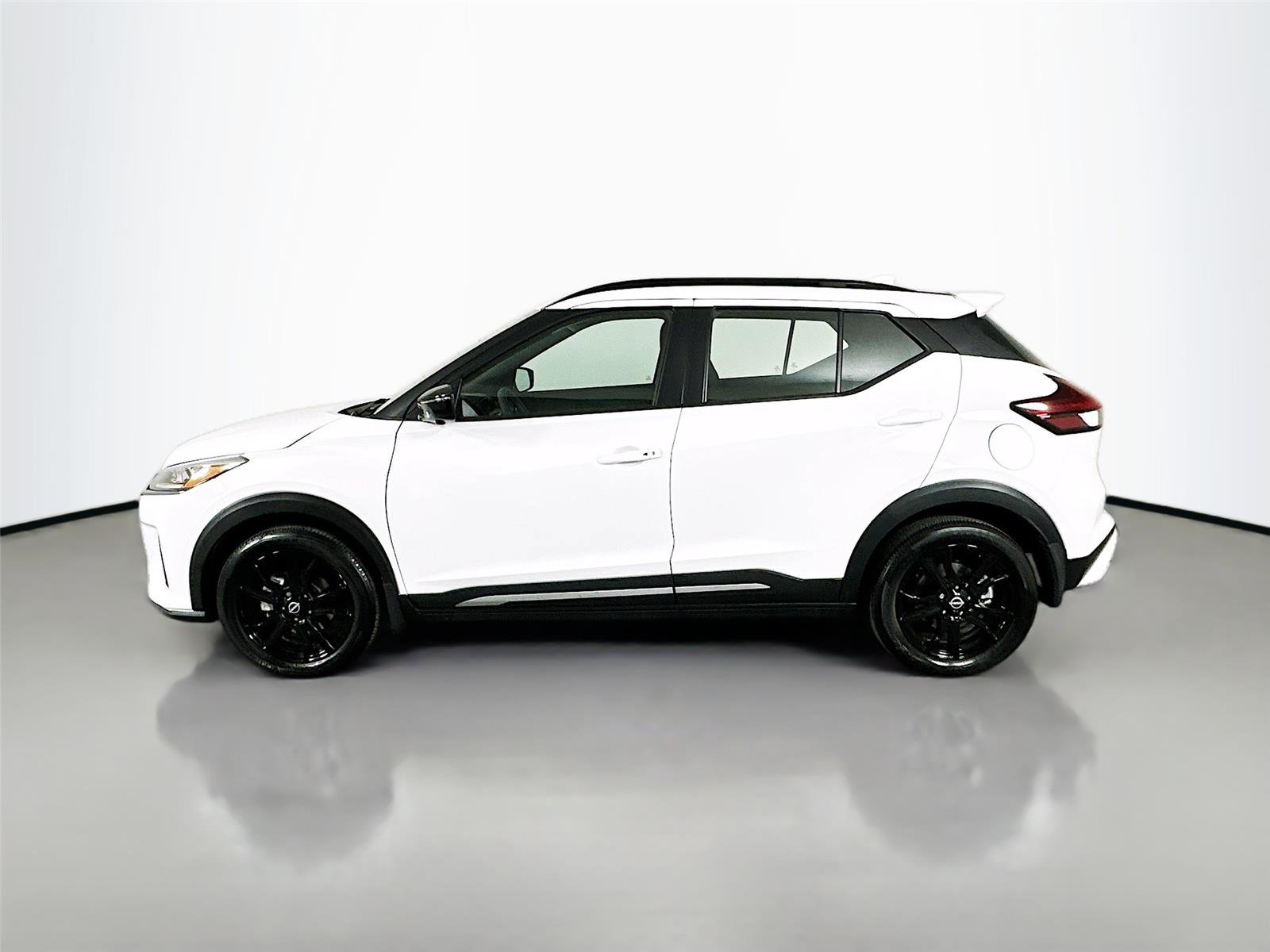 Used 2024 Nissan Kicks SR image 8