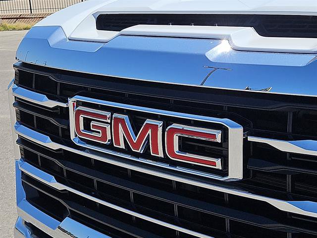 Used 2025 GMC Sierra 2500 SLE w/ SLE Value Package; AWD/4WD image 8