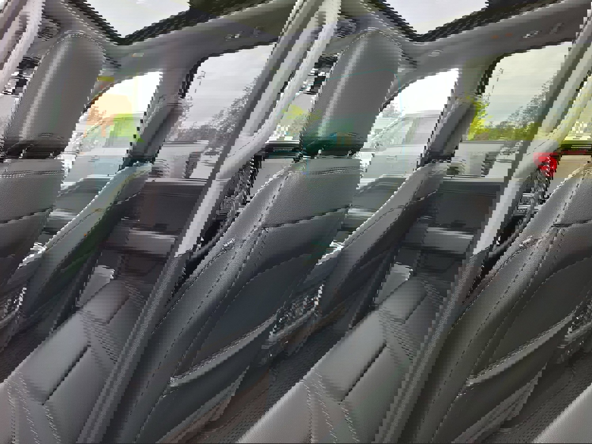 Used 2023 Ford F150 Lariat w/ Equipment Group 502A High image 9