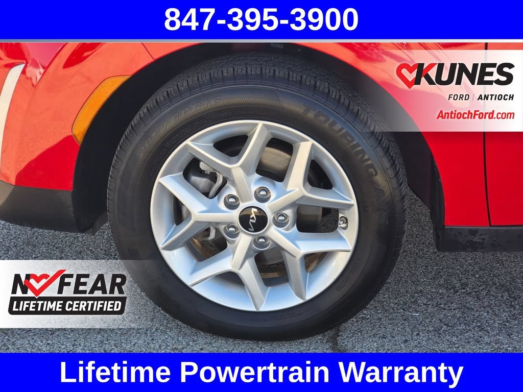 Used 2025 Kia Soul LX w/ LX Technology Package FWD image 16