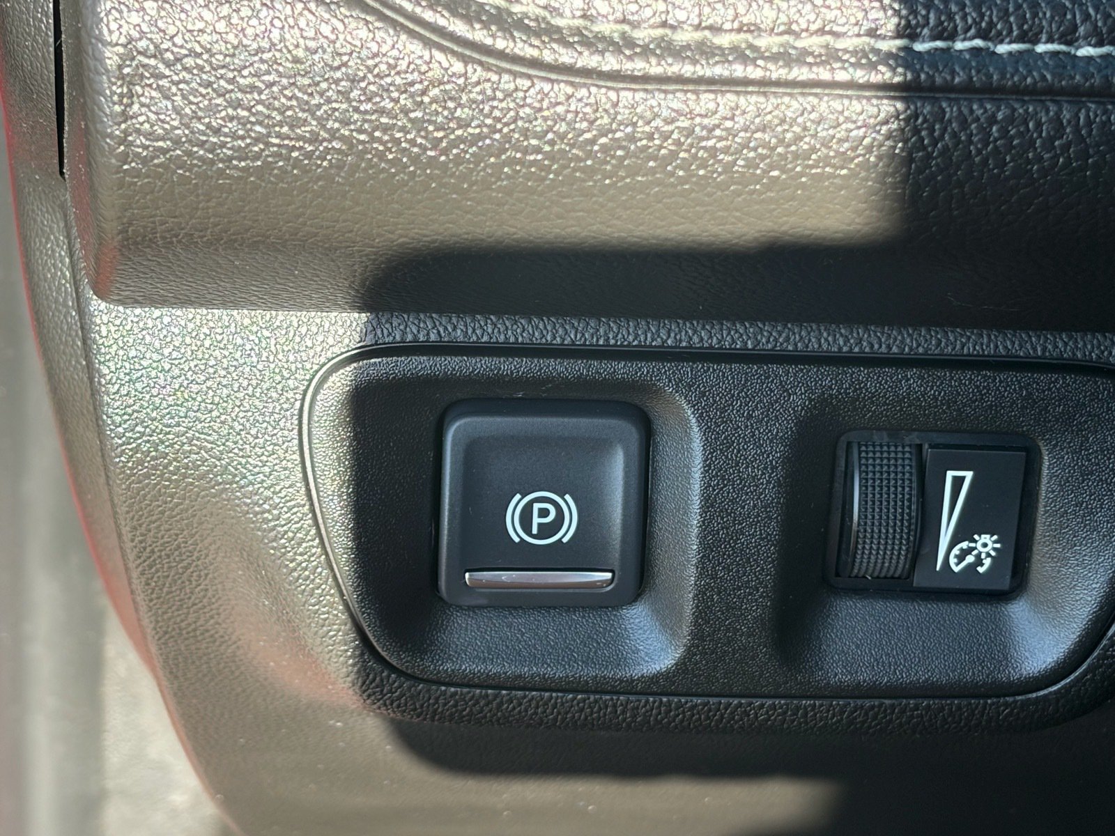 Used 2018 GMC Acadia SLE FWD image 18