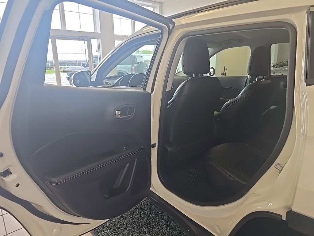 Used 2020 Jeep Compass Latitude w/ Cold Weather Group AWD/4WD image 26