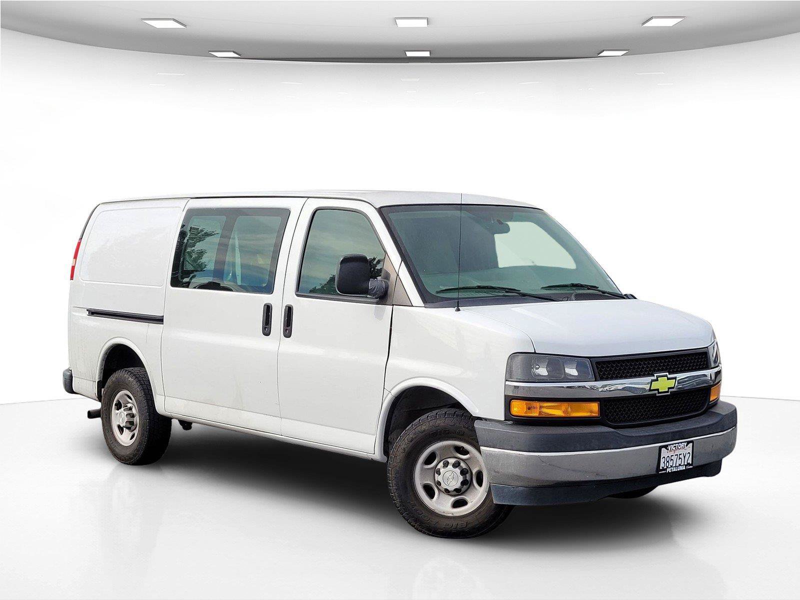 Used 2018 Chevrolet Express 2500 w/ Driver Convenience Package RWD image 2