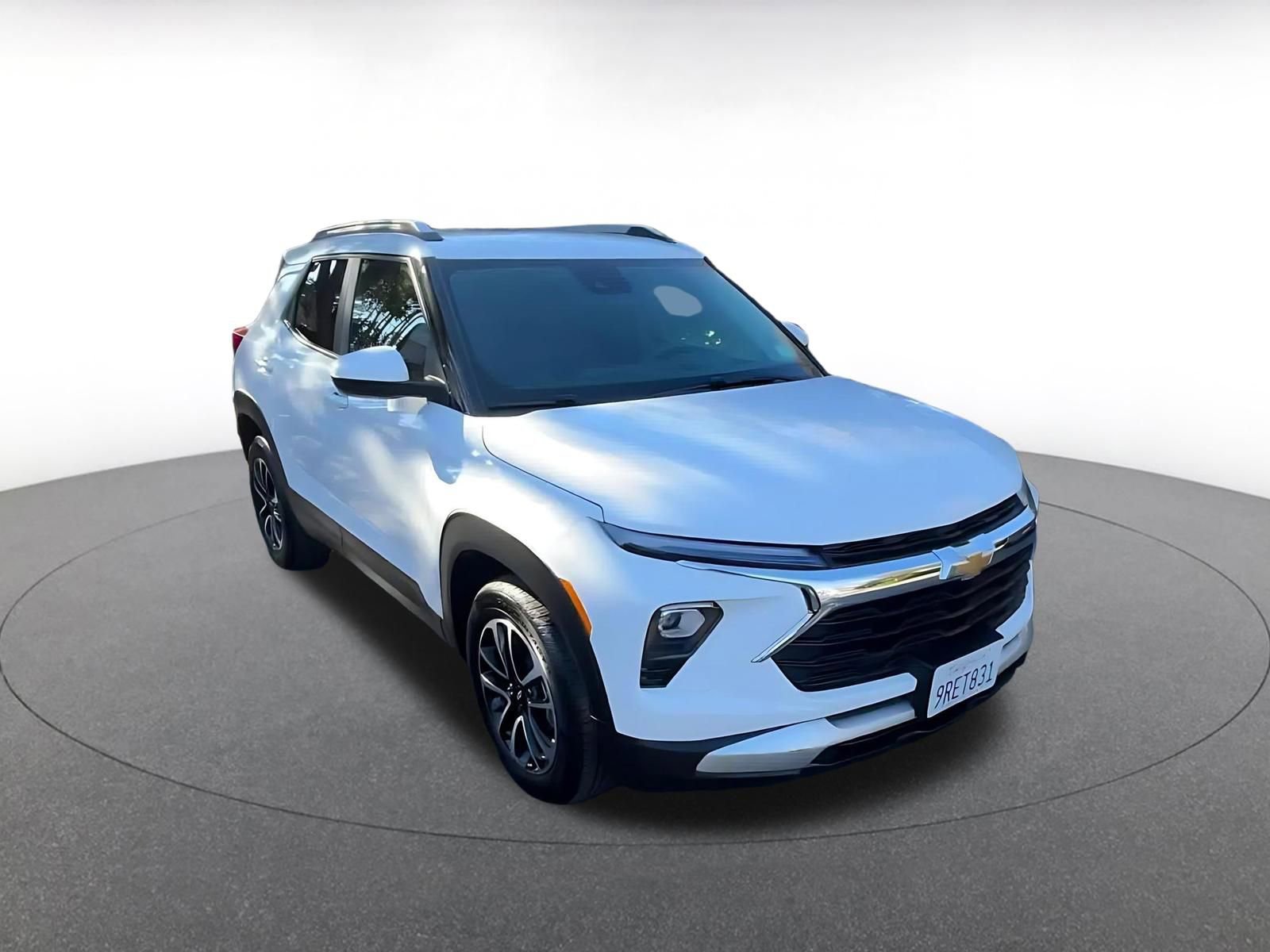 Used 2025 Chevrolet TrailBlazer LT image 3