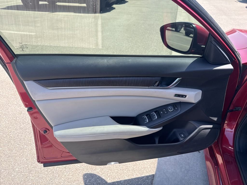 Used 2018 Honda Accord Touring image 11