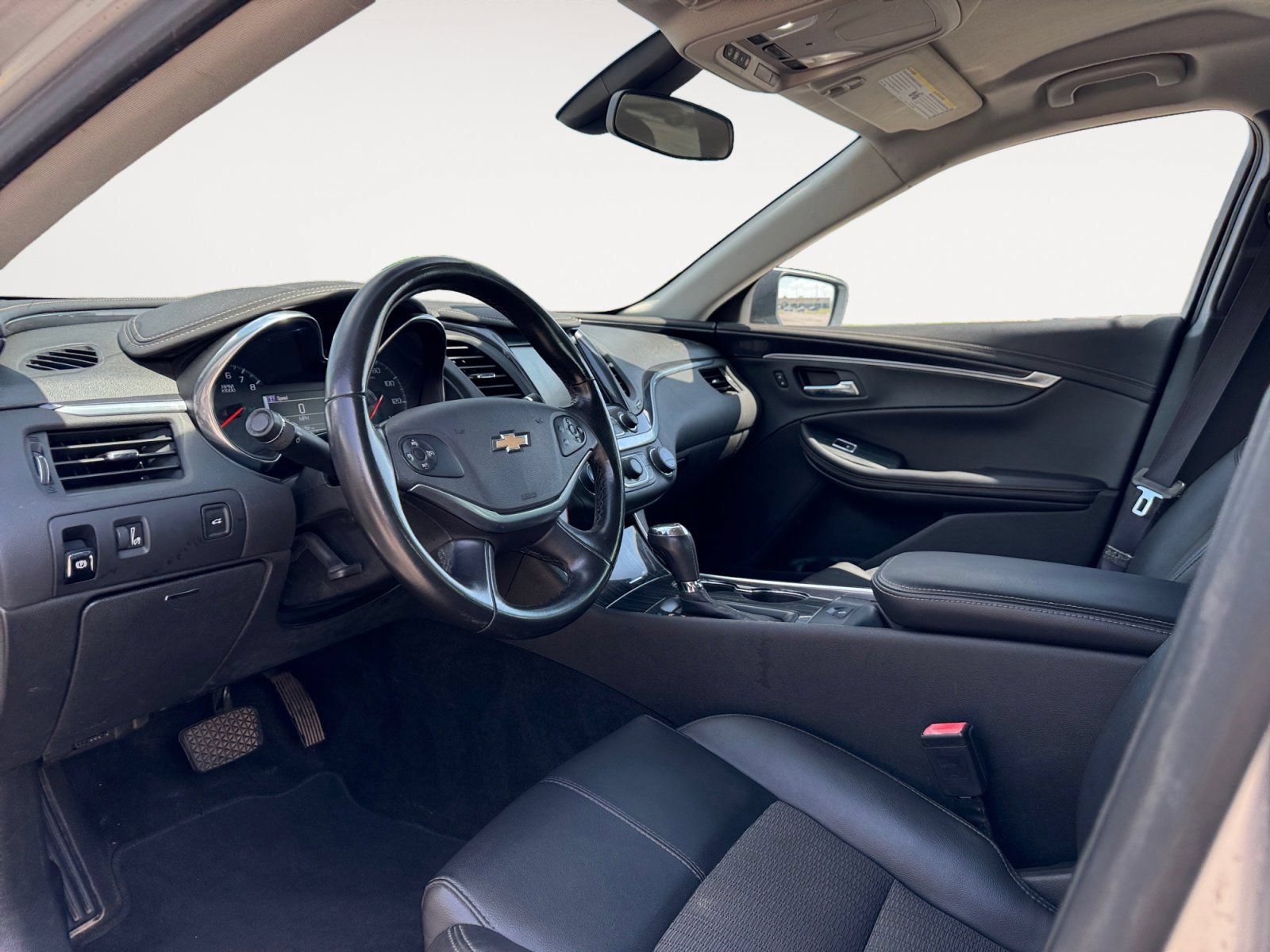Used 2017 Chevrolet Impala LT FWD image 9