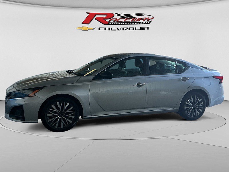Used 2025 Nissan Altima 2.5 SV FWD image 2