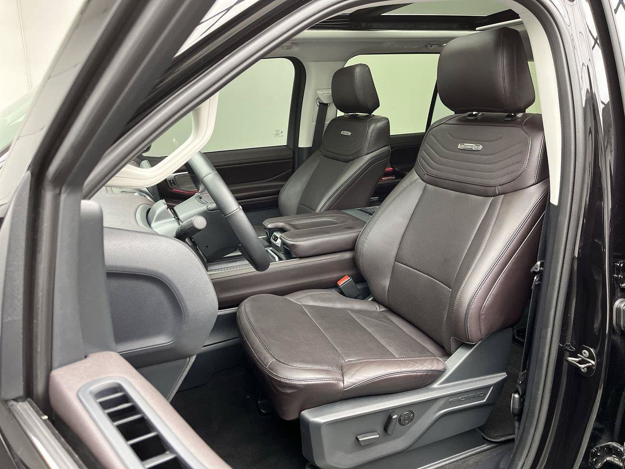 Certified 2025 Ford Expedition Max Platinum w/ Platinum Ultimate Package AWD/4WD image 12