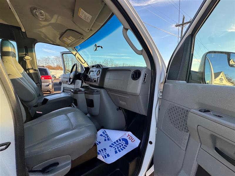 Used 2014 Ford E-250 and Econoline 250 Extended w/ Power Group image 38