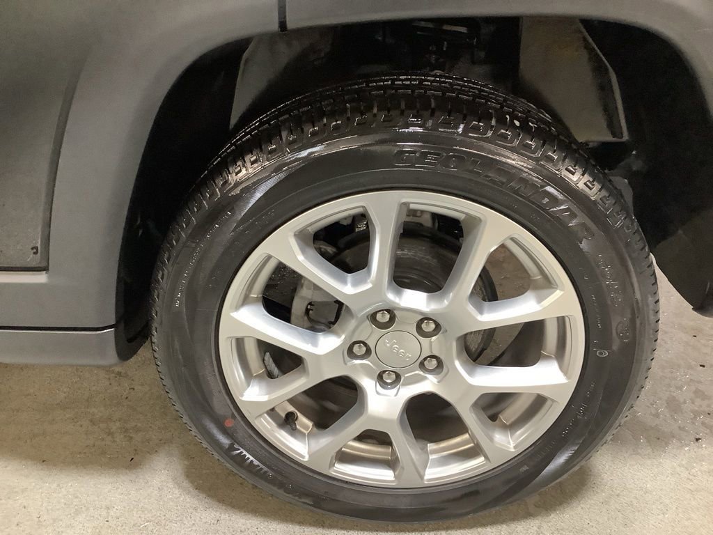 Used 2023 Jeep Compass Latitude AWD/4WD image 13