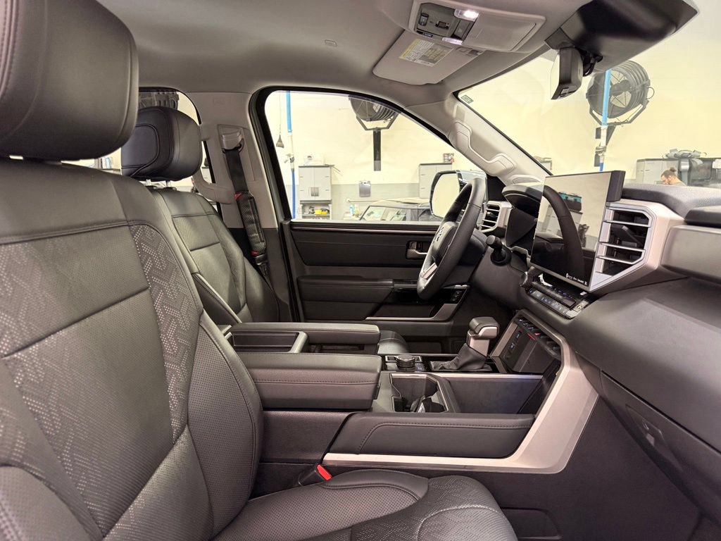 Used 2024 Toyota Tundra Limited AWD/4WD image 30
