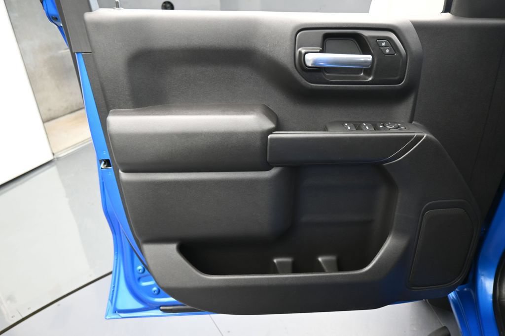 Used 2025 Chevrolet Silverado 1500 Custom w/ Turbomax Blackout Package AWD/4WD image 13