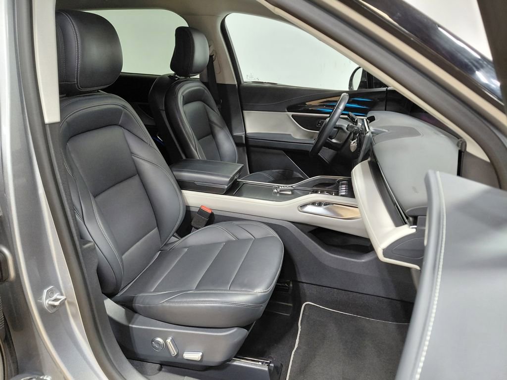 Used 2025 Lincoln Nautilus Premier image 22