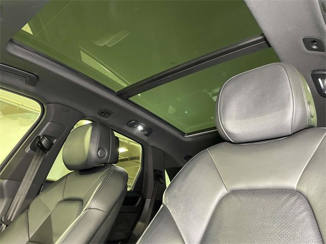 Certified 2022 Porsche Cayenne Platinum Edition image 18